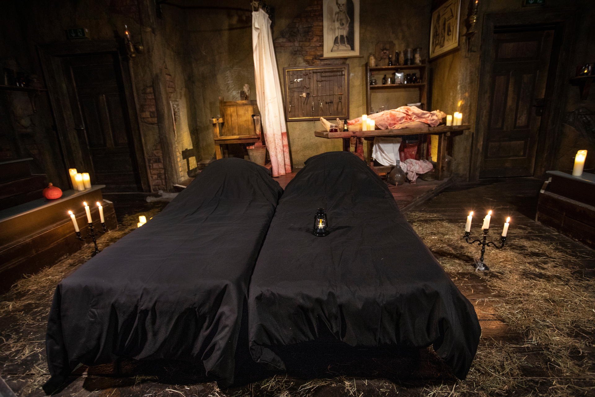 Image - Urlaub in der Folterkammer: Das Hotel zum fröhlichen Henker