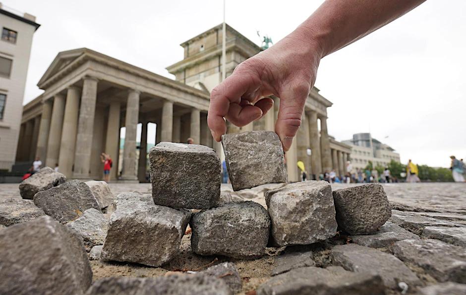 Stein für Stein: Wer eine neue Mauer in Berlin bauen will, benötigt Zeit und Muße.