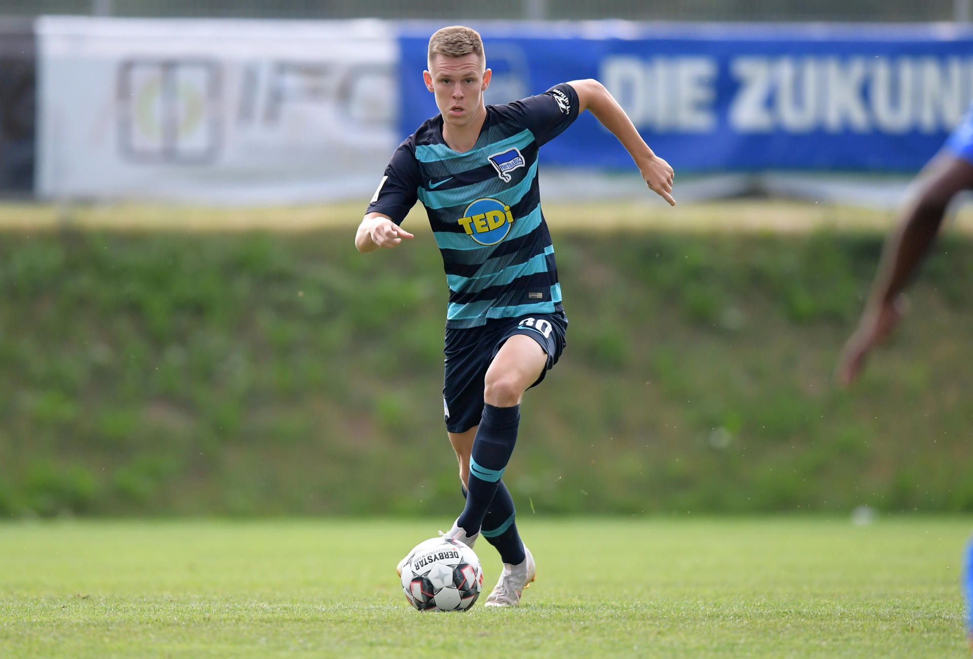 Seit 2007 bei Hertha, seit 2017 Profi: Mittelfeldmann Julius Kade (19).