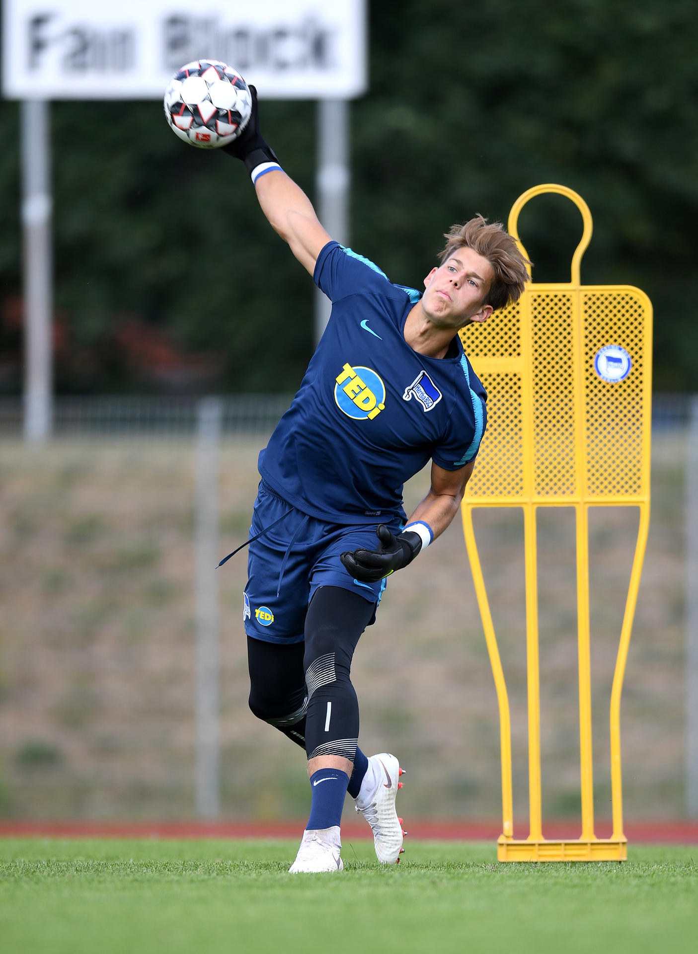 Torhüter Dennis Smarsch (19) streckt sich seit 2010 für Hertha. 