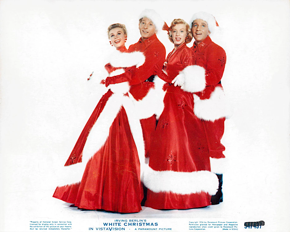 Vera-Ellen, Danny Kaye, Rosemary Clooney and Bing Crosby in einer Szene aus „White Christmas“.