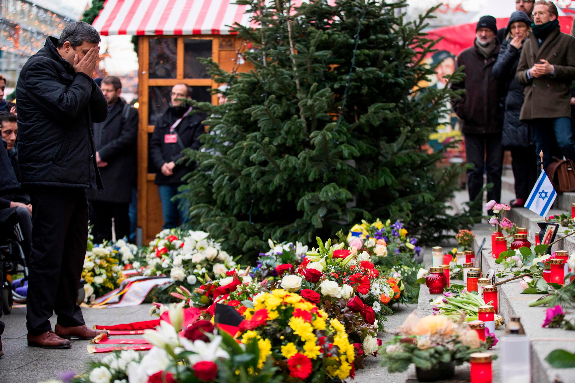 Blumen, Kränze, Gebete: Am Breitscheidplatz wird am Mittwoch der Toten und Verletzten gedacht