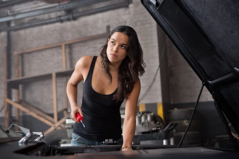 Michelle Rodriguez in einer Szene von „The Fast and the Furious“. In fünf der bislang acht Teile hat sie mitgespielt.