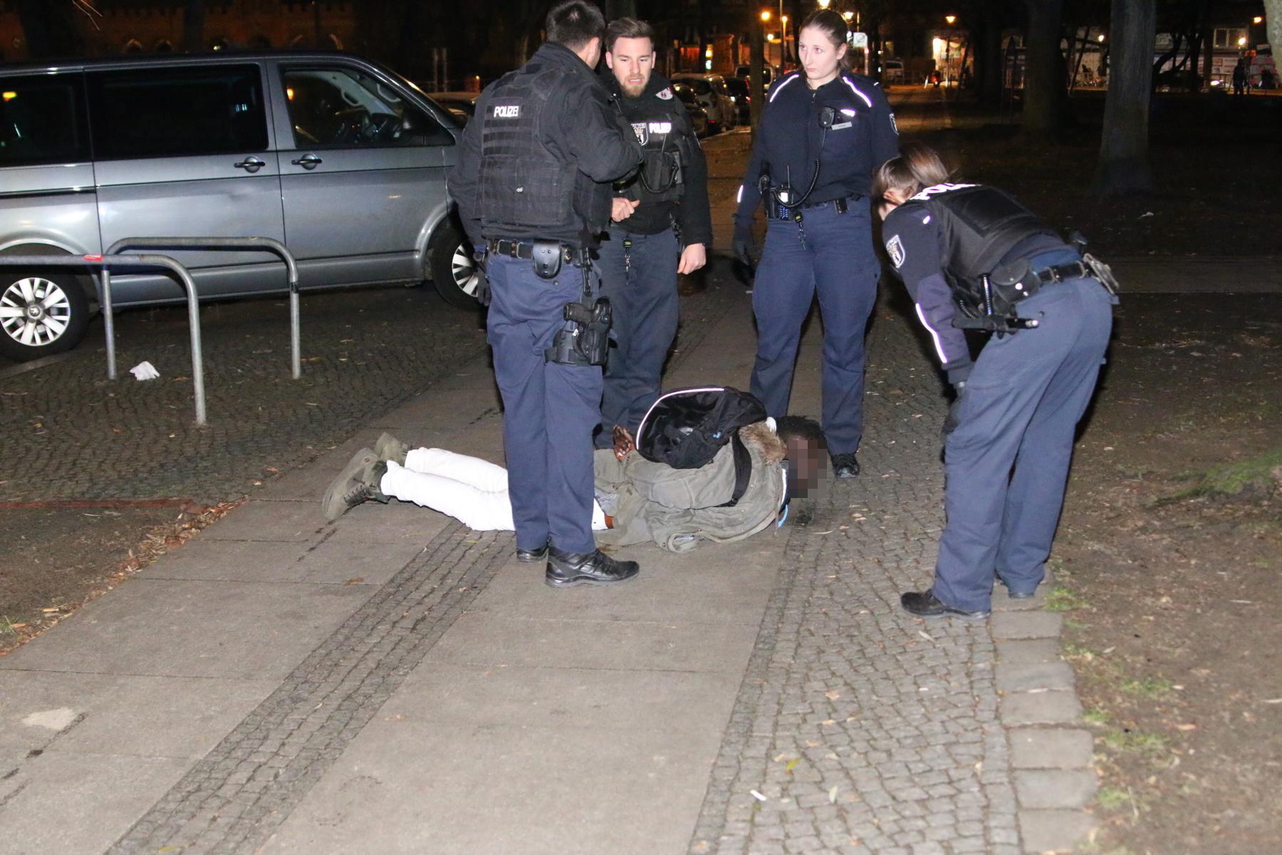 Image - Oberbaumbrücke in Berlin-Friedrichshain: Hier wird ein Drogendealer eingetütet