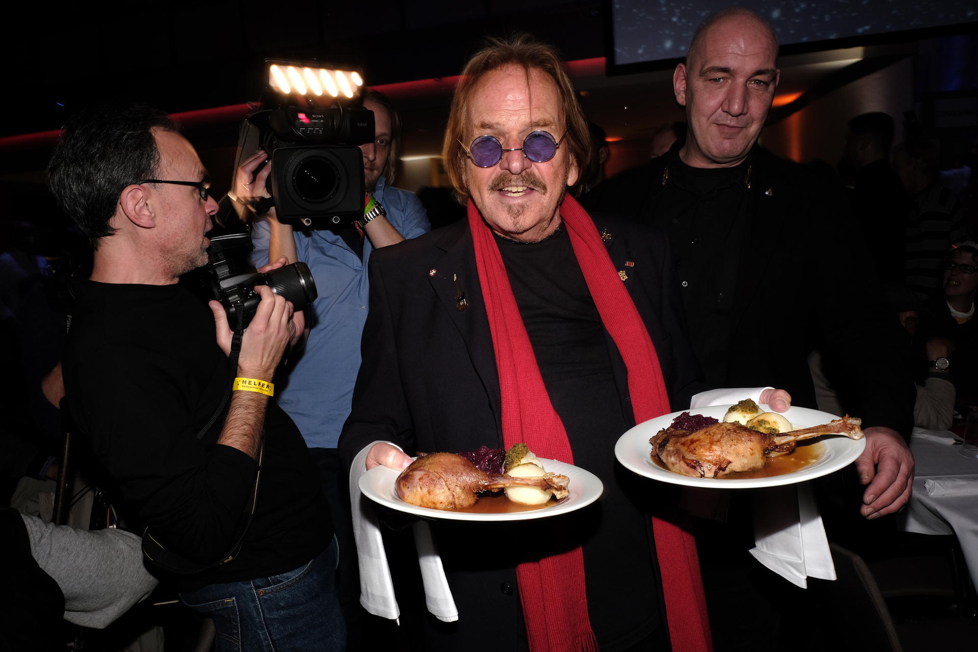 Image - Estrel-Hotel Berlin: Prominente servieren Gänsebraten für Obdachlose