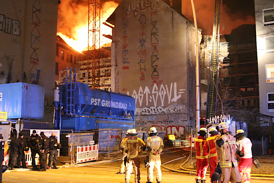 Fahrlässige Brandstiftung auf einer Baustelle in Berlin-Mitte.
