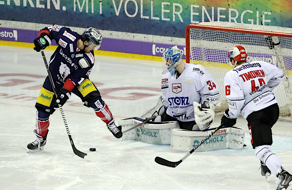 Nichts zu holen für Brendan Ranford und die Eisbären gegen die Schwenniger Barriere.