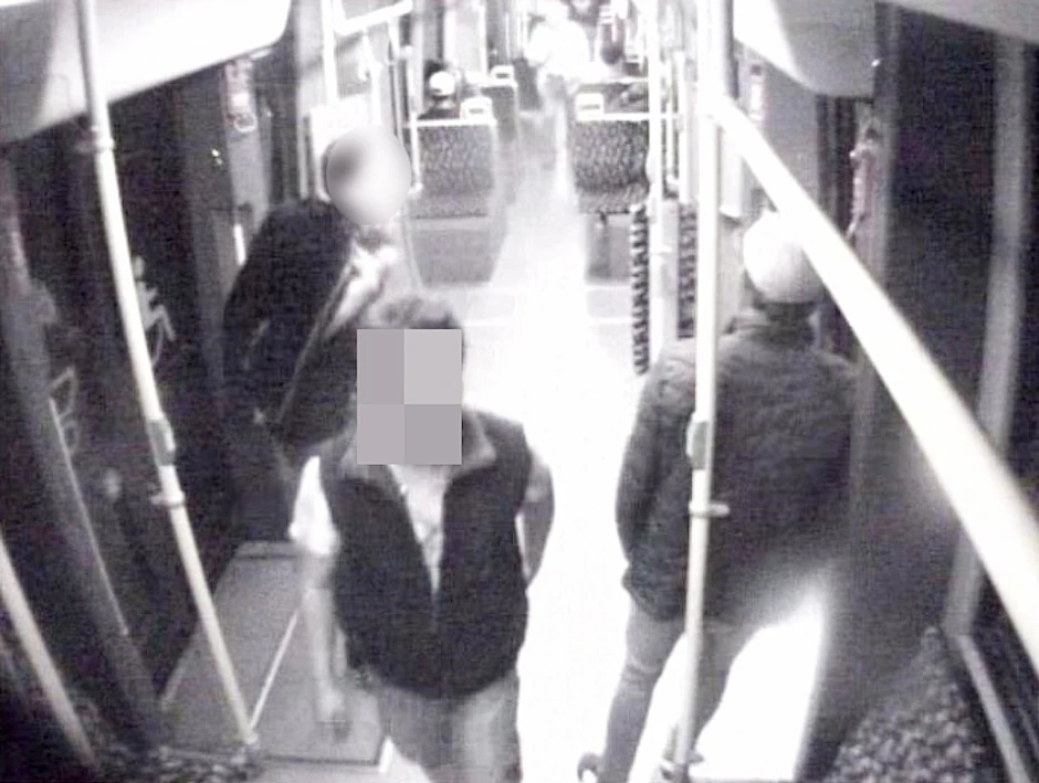 Der Gesuchte soll am 10. Juli 2018 eine Frau in Alt-Hohenschönhausen sexuell genötigt haben.