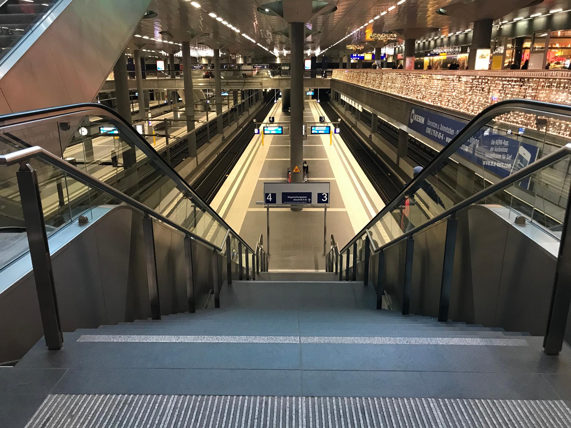 Was für ein seltenes Bild: Ein menschenleerer Hauptbahnhof.