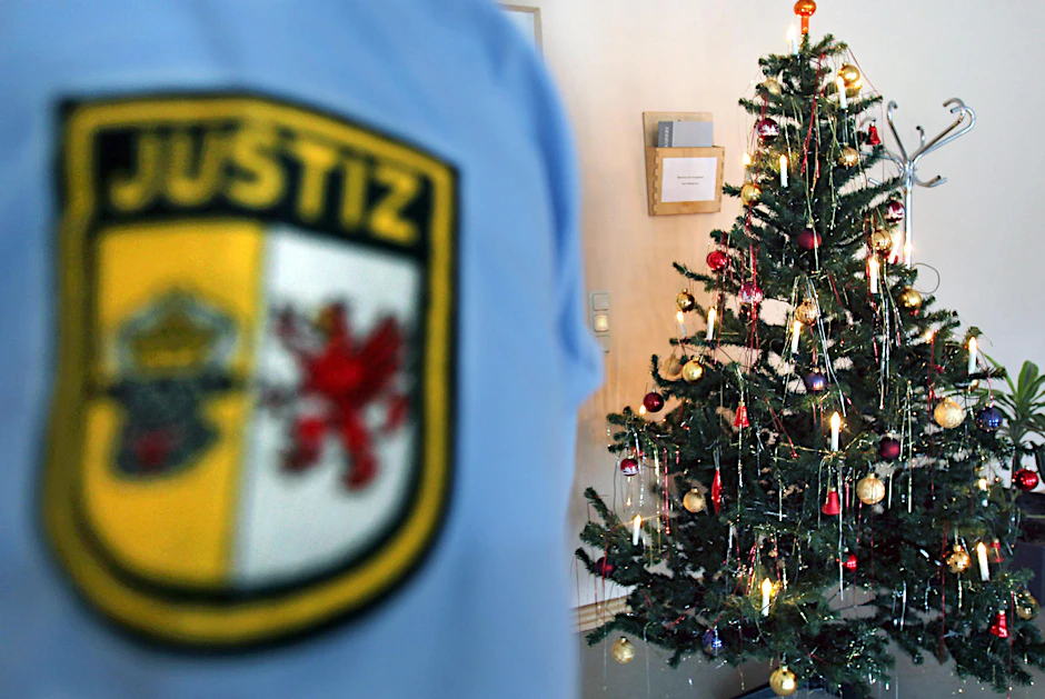Heiligabend in der Gefängniszelle - das klingt fies, ist aber Alltag.