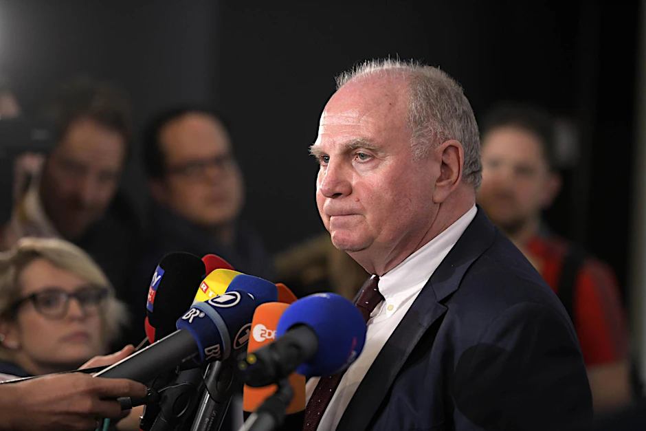 Bayern-Präsident Uli Hoeneß will nichts mehr mit Paul Breitner zu tun haben.