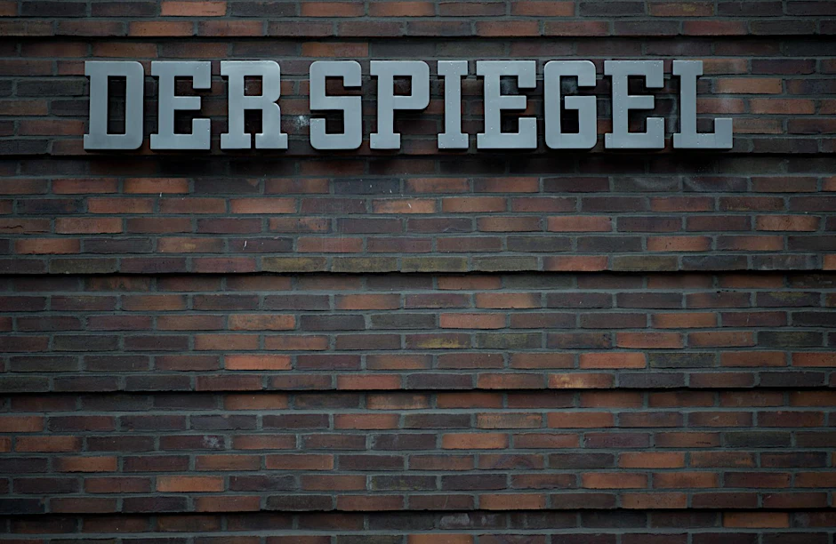 Relotius schrieb für den Verlag seit 2011 knapp 60 Texte und arbeitete auch für andere Medien. Der „Spiegel“ kündigte eine umfassende Aufarbeitung an.