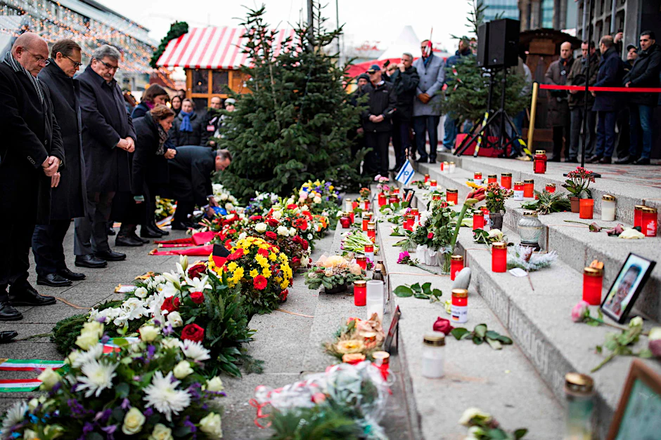Die Stufen zur Gedächtniskirche sind ein Mahnmal zum Gedenken an den Anschlag von 2016. 