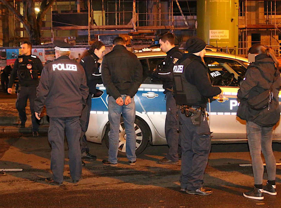 Nach dem Messer-Angriff wurden zwei Personen festgenommen.