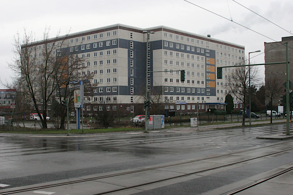 In diesem Plattenbau befindet sich die deutsche Tochter-Firma der russischen Discounter-Kette Torgservis.