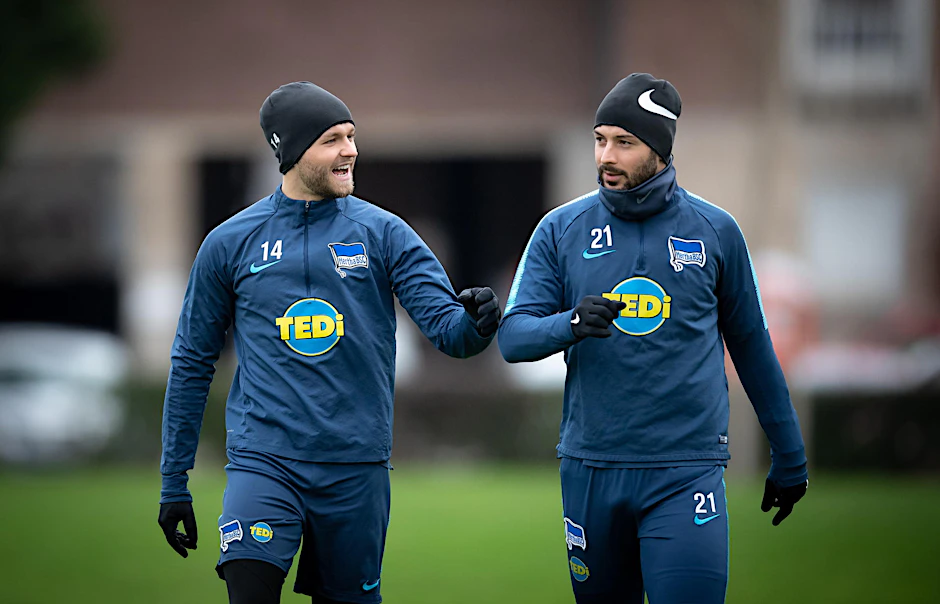 Pascal Köpke (l.), hier mit Nationalspieler Marvin Plattenhardt, erzielte zwei Treffer in der Vorbereitung.