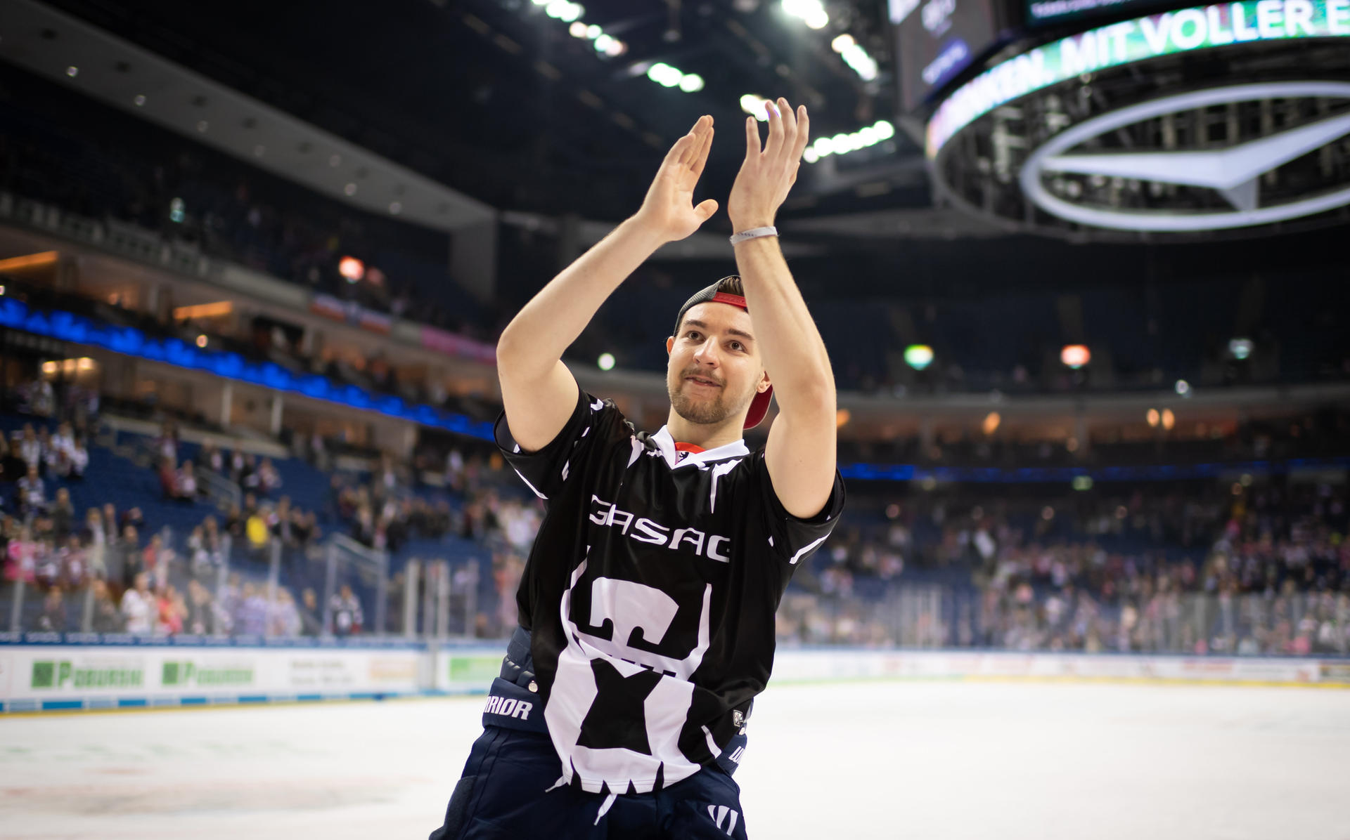 Image - Erstes Tor, gute Leistung : Eisbär Dietz (19) nutzt seine Chance