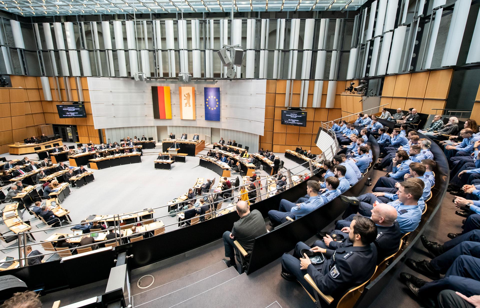 Image - Eklat um Richter-Wahl: Linken-Kandidatin Lena Kreck  gescheitert - Sitzung unterbrochen
