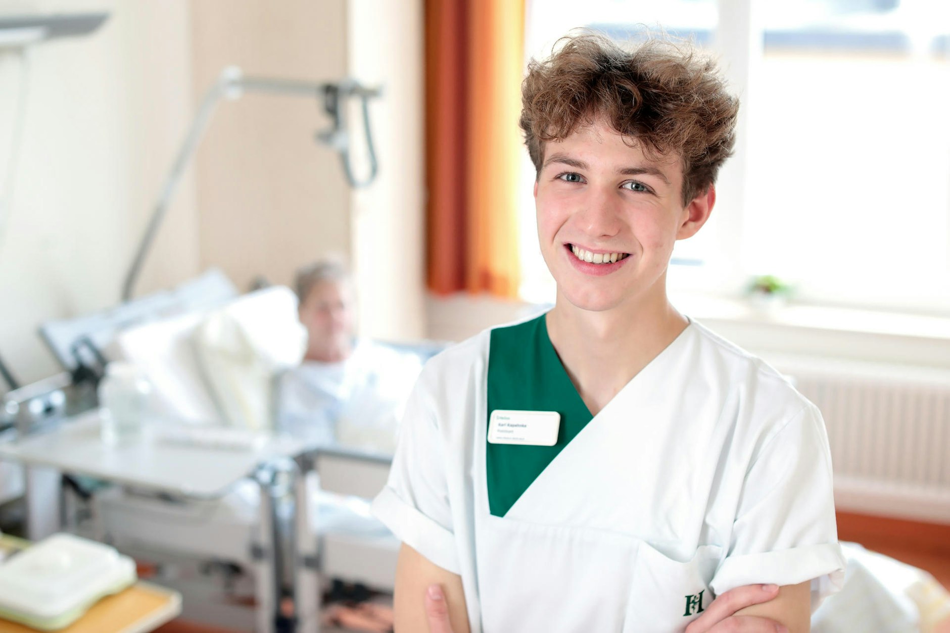 Karl Kapahnke (19) macht ein Praktikum im Helios-Klinikum Berlin-Buch.
