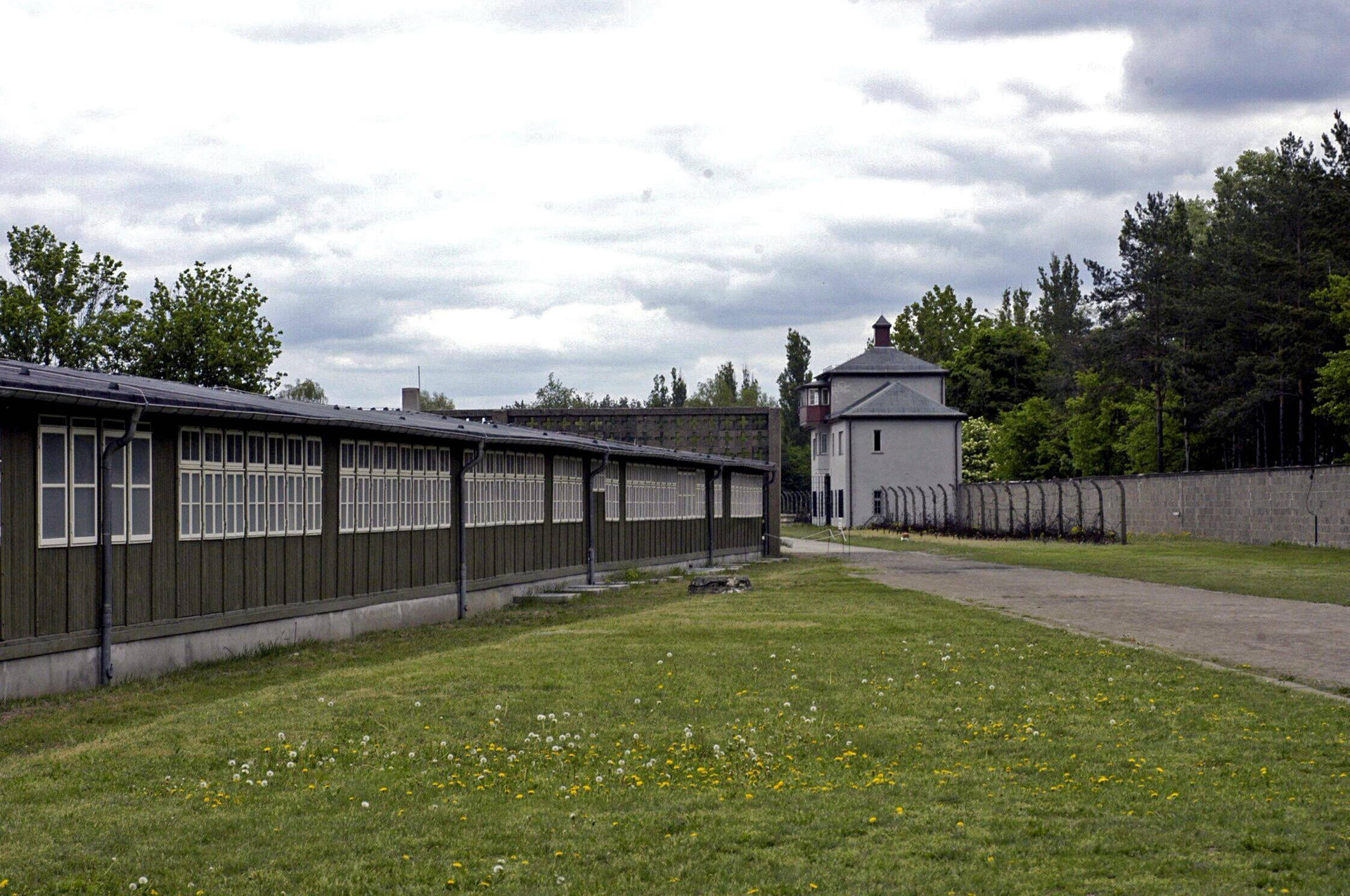 Image - Grabpflege für einen KZ-Kommandanten: SS-Verbrecher Hermann Baranowski neben NS-Opfern beigesetzt