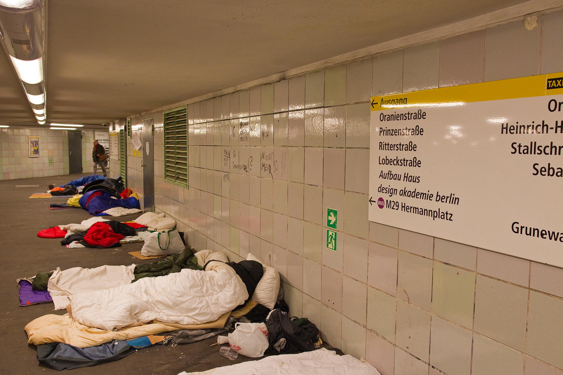 Obdachlose In Berlin: Keine Kältebahnhöfe Mehr - Stattdessen Warte- Und ...