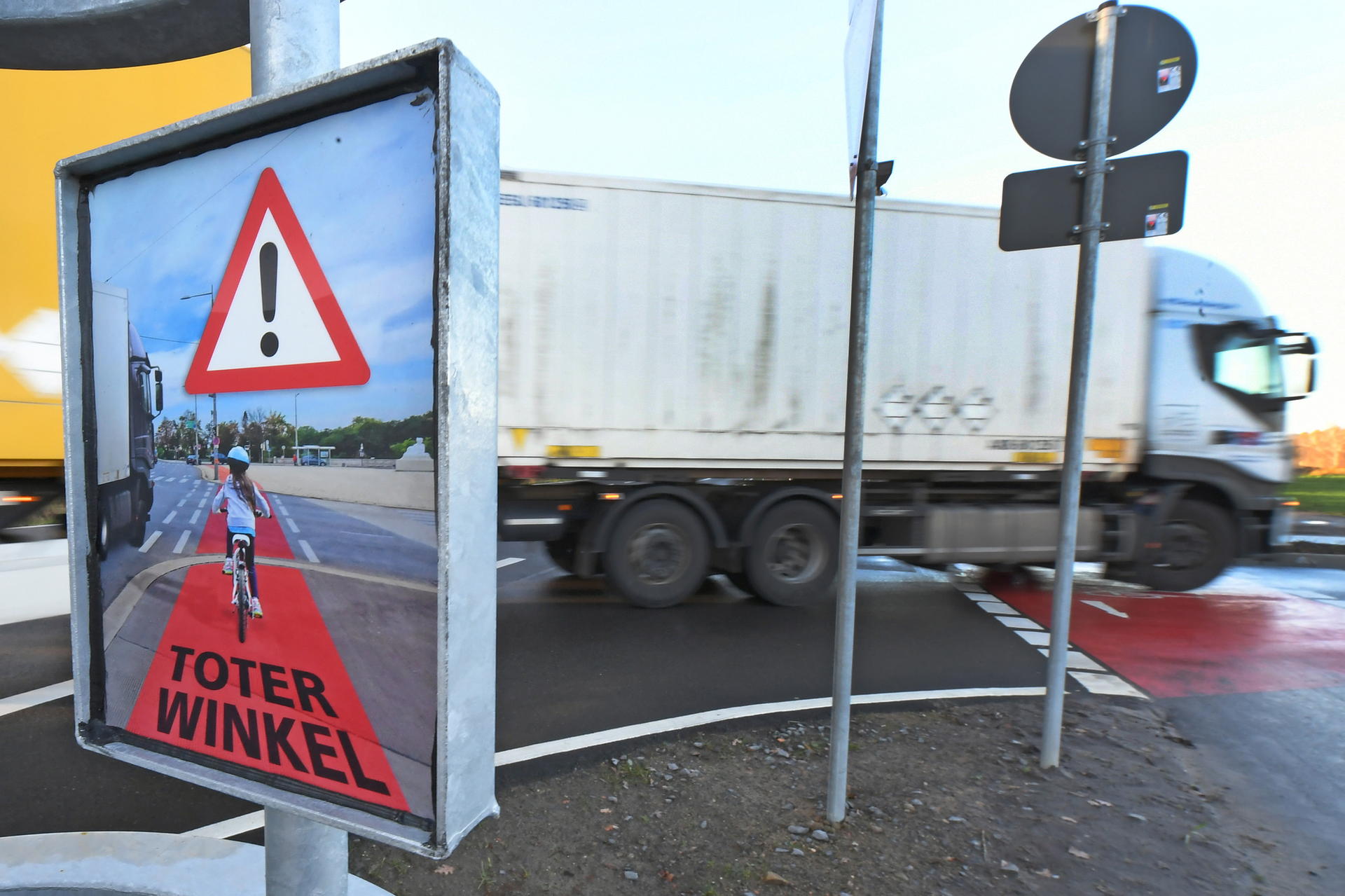 Image - Verkehrsunfallbilanz der Berliner Polizei: Berlins Straßen werden für Radfahrer und Fußgänger immer unsicherer