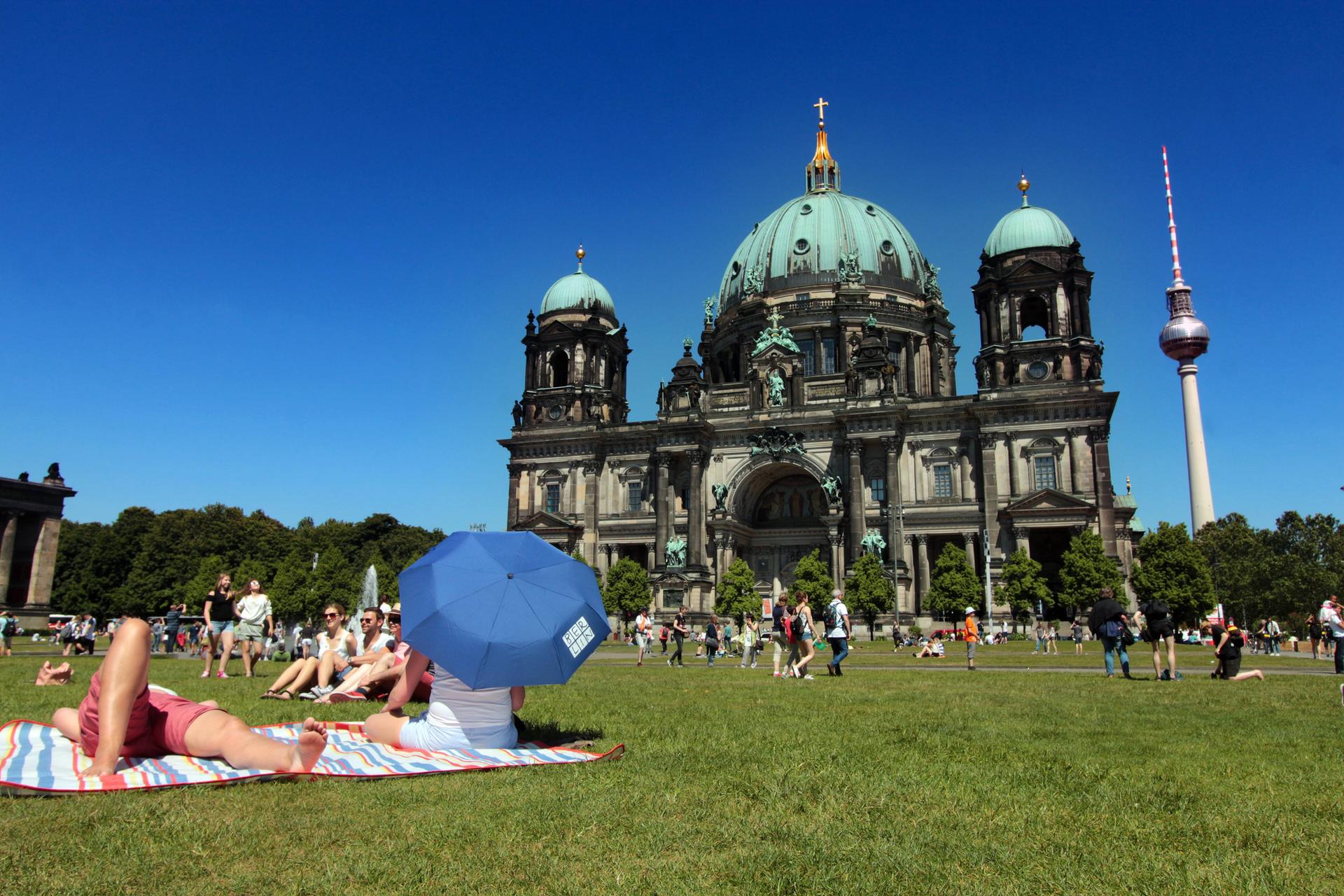 Image - Bis Montag Schauer und Sturmböen in Berlin und Brandenburg: Azorenhoch macht Hoffnung auf Sonnenfrühling