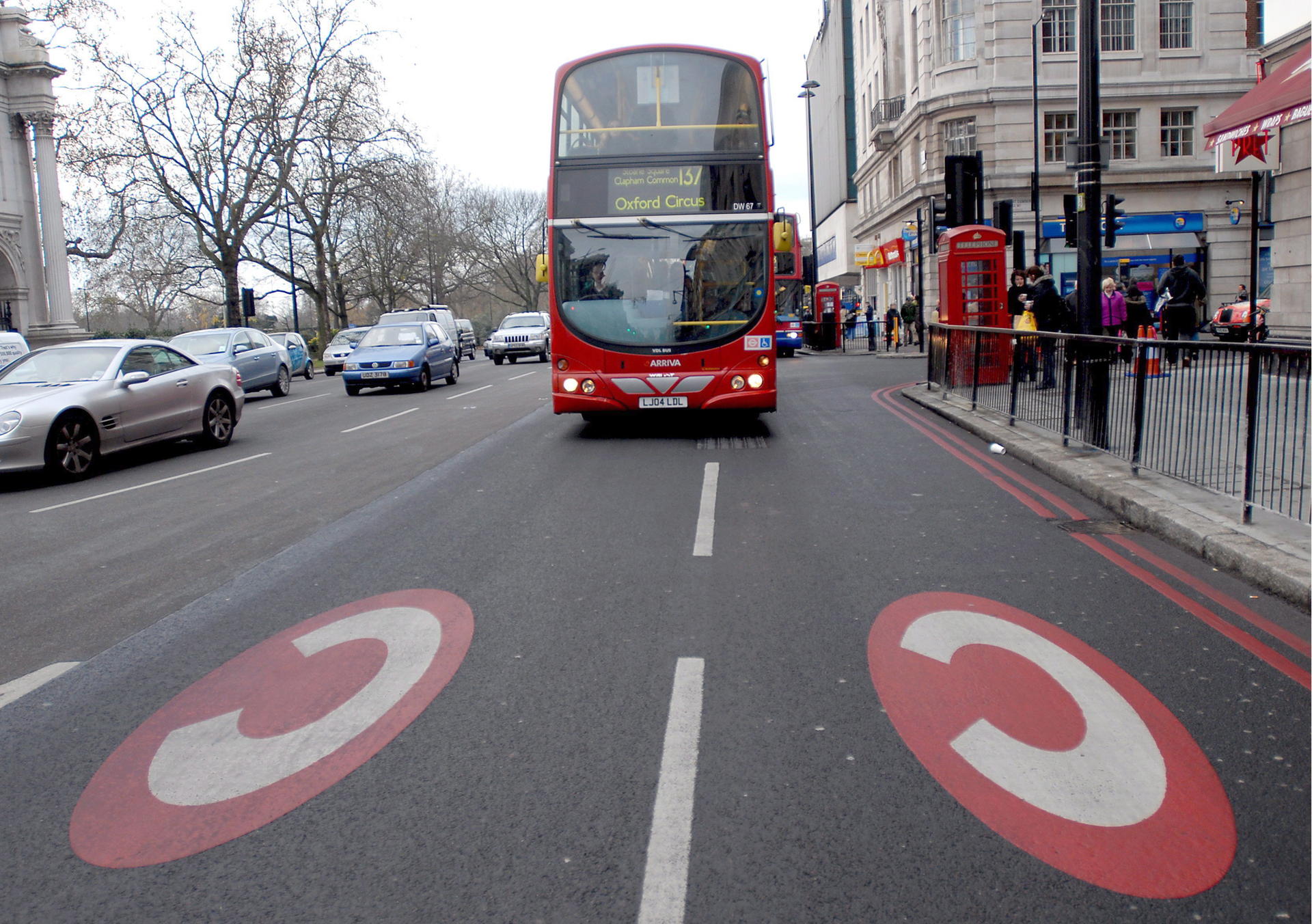 Image - Citymaut-Diskussion in Berlin: Verkehrssenatorin Regine Günther will Autofahren teurer machen
