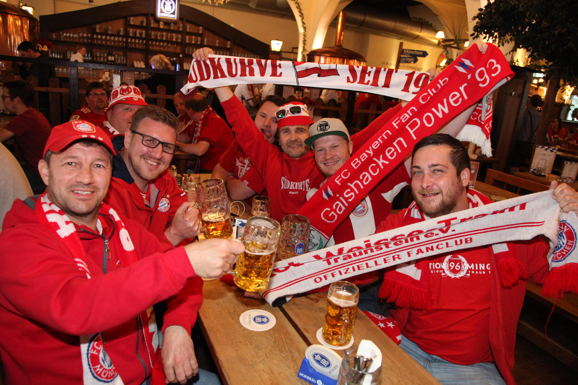 Image - DFB Pokalfinale RB-Leipzig gegen FC Bayern München in Berlin: Weißbier am Alex, Brause am Breitscheidplatz