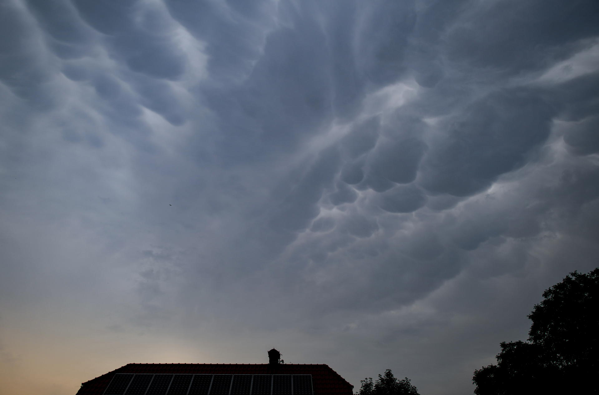 Image - Hitzewarnung für Berlin und Brandenburg verlängert: Neue Gewitterfront erfasst die Region