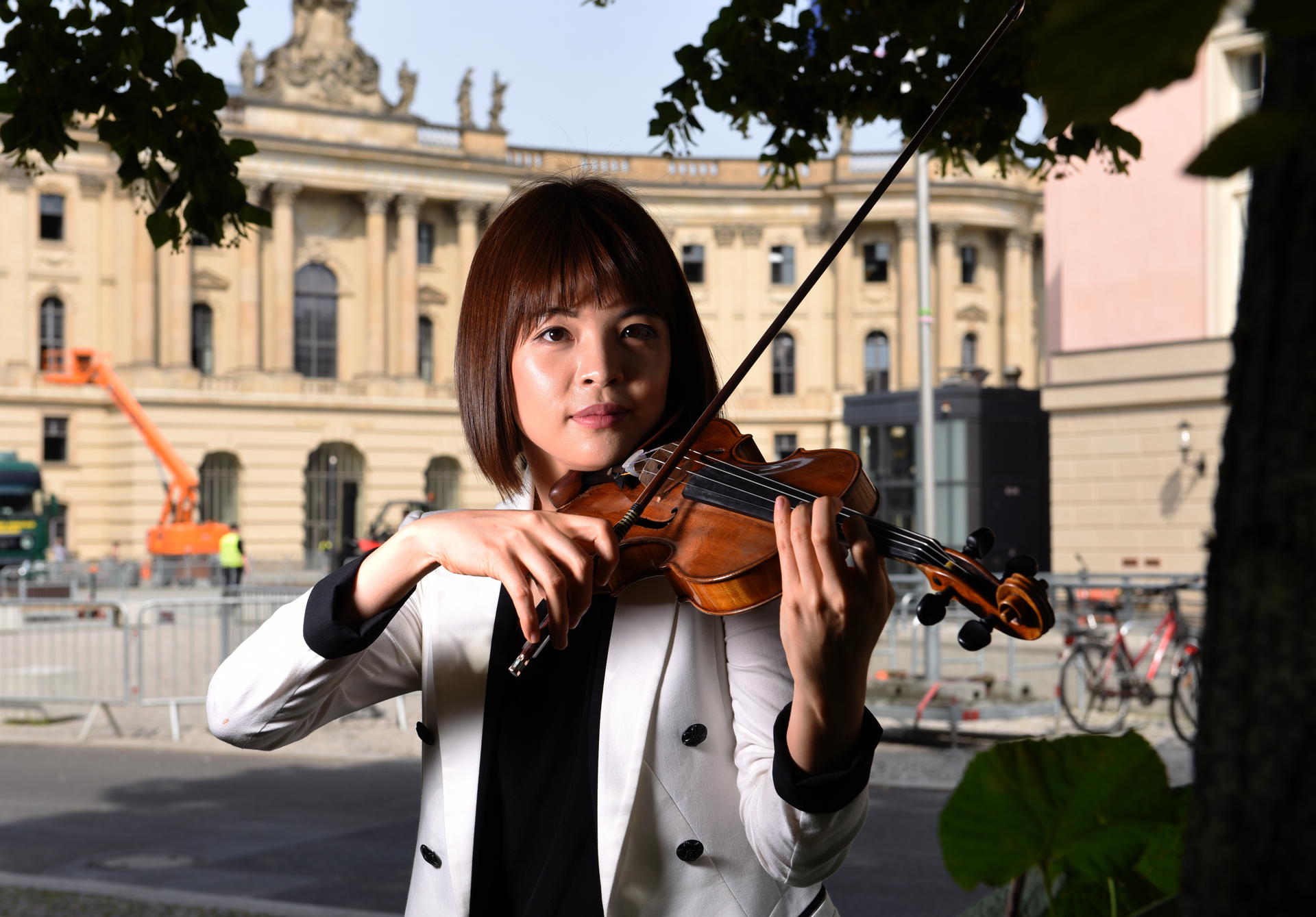 Image - Konzertmeisterin der Berliner Staatskapelle Jiyoon Lee: Die Wundergeigerin vom Bebelplatz