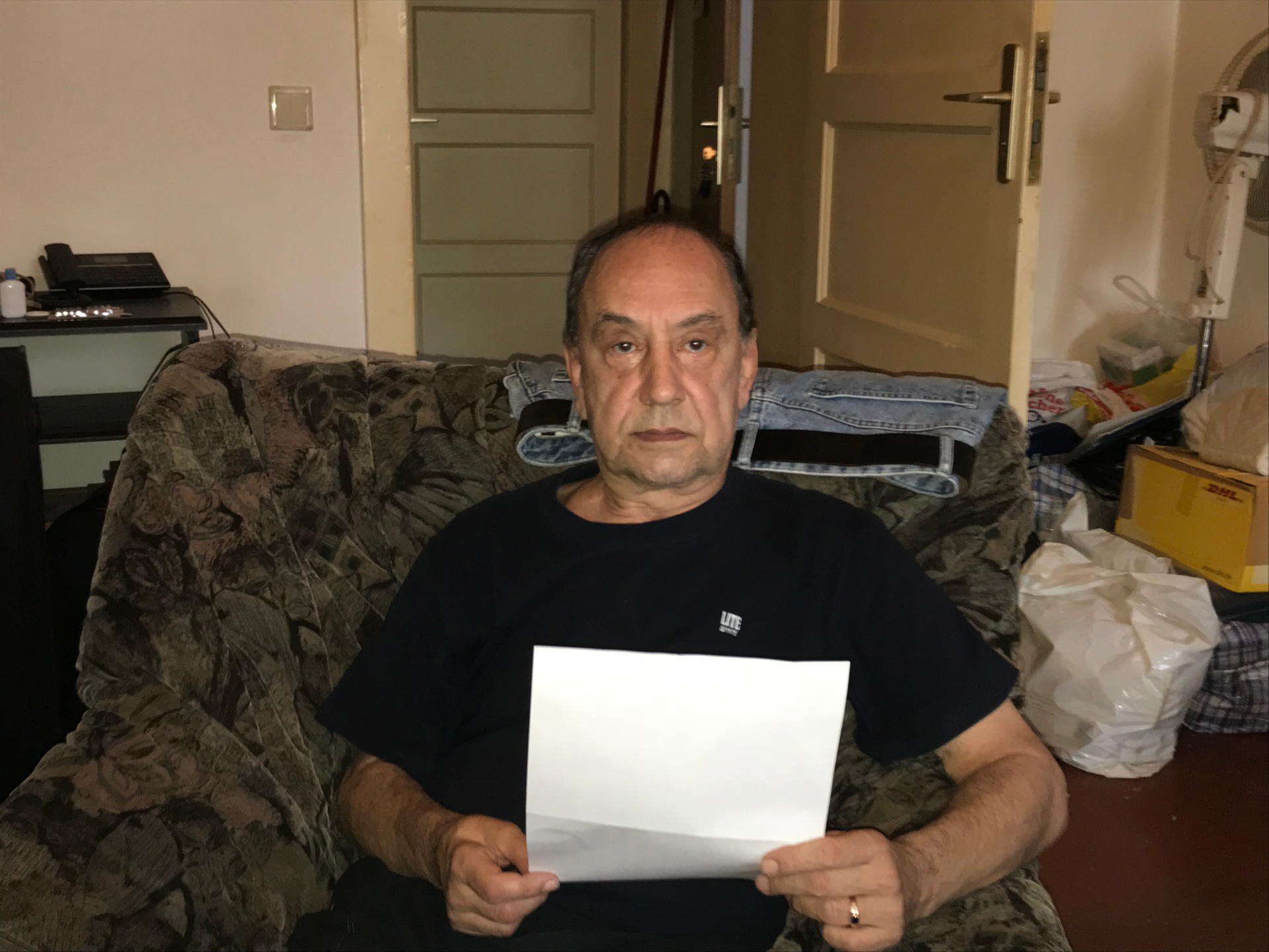 Mieter Bernd Heimann musste wegen des Wasserschadens in ein Hotel ziehen.