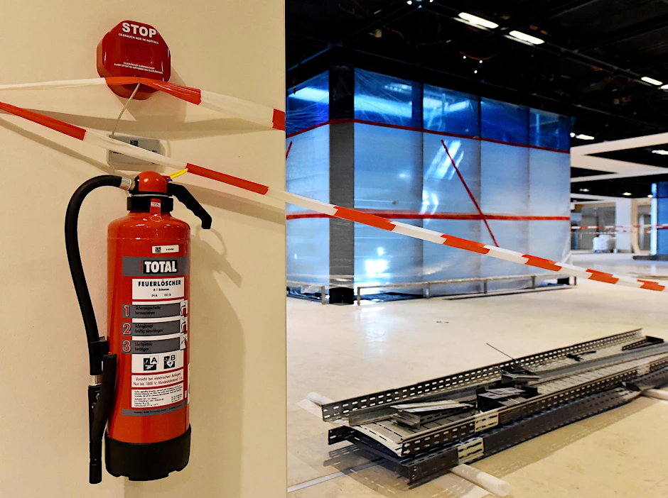 Ein Feuerlöscher im Terminal T1 des BER. Droht am neuen Hauptstadt-Flughafen die nächste Krise?