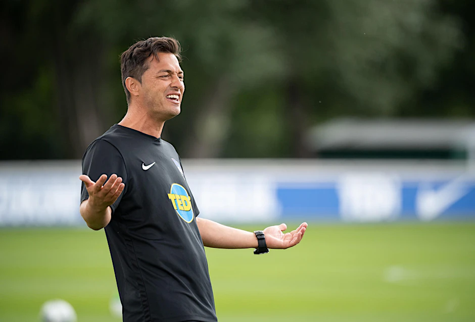 Herthas neuer Chef Ante Covic (43) fordert lautstark Konzentration von seinen Spielern. 