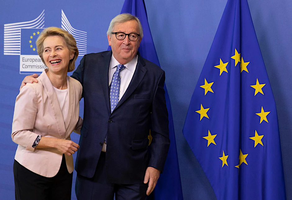 Ursula von der Leyen mit dem scheidenden EU-Kommissionspräsidenten Jean-Claude Juncker.