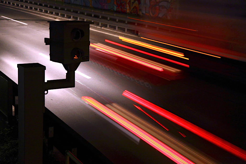 Mit Blitzgeräten wie diesem überwacht die Polizei in Berlin den Verkehr. Insgesamt sind 32 Anlagen stationär installiert.