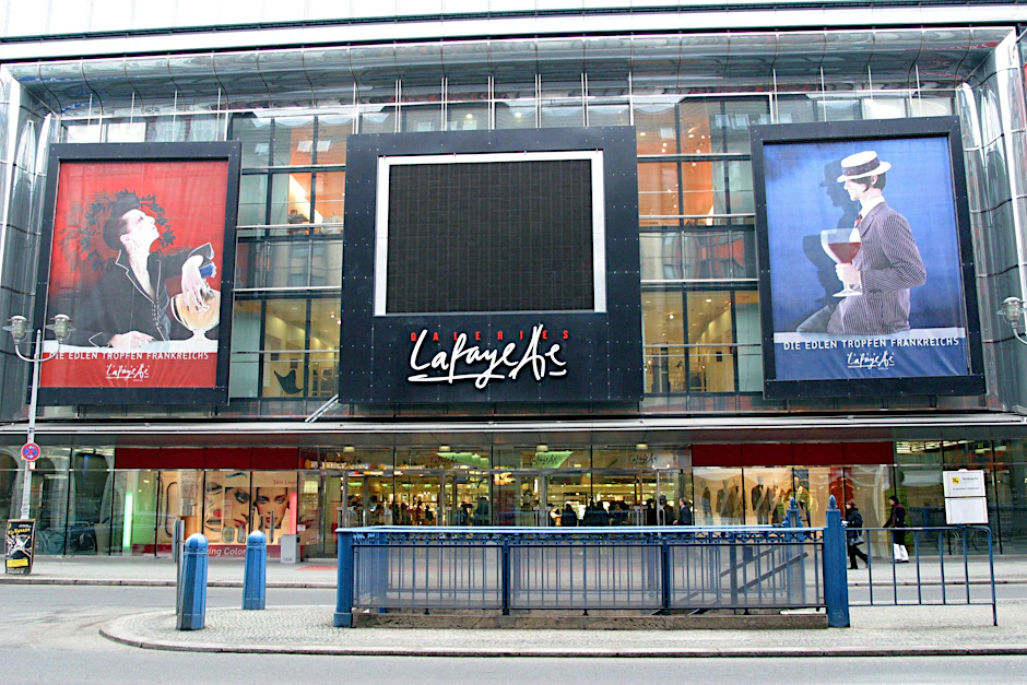 Das Luxuskaufhaus Galeries Lafayette ist ein Herzstück der Einkaufsmeile Friedrichstraße.