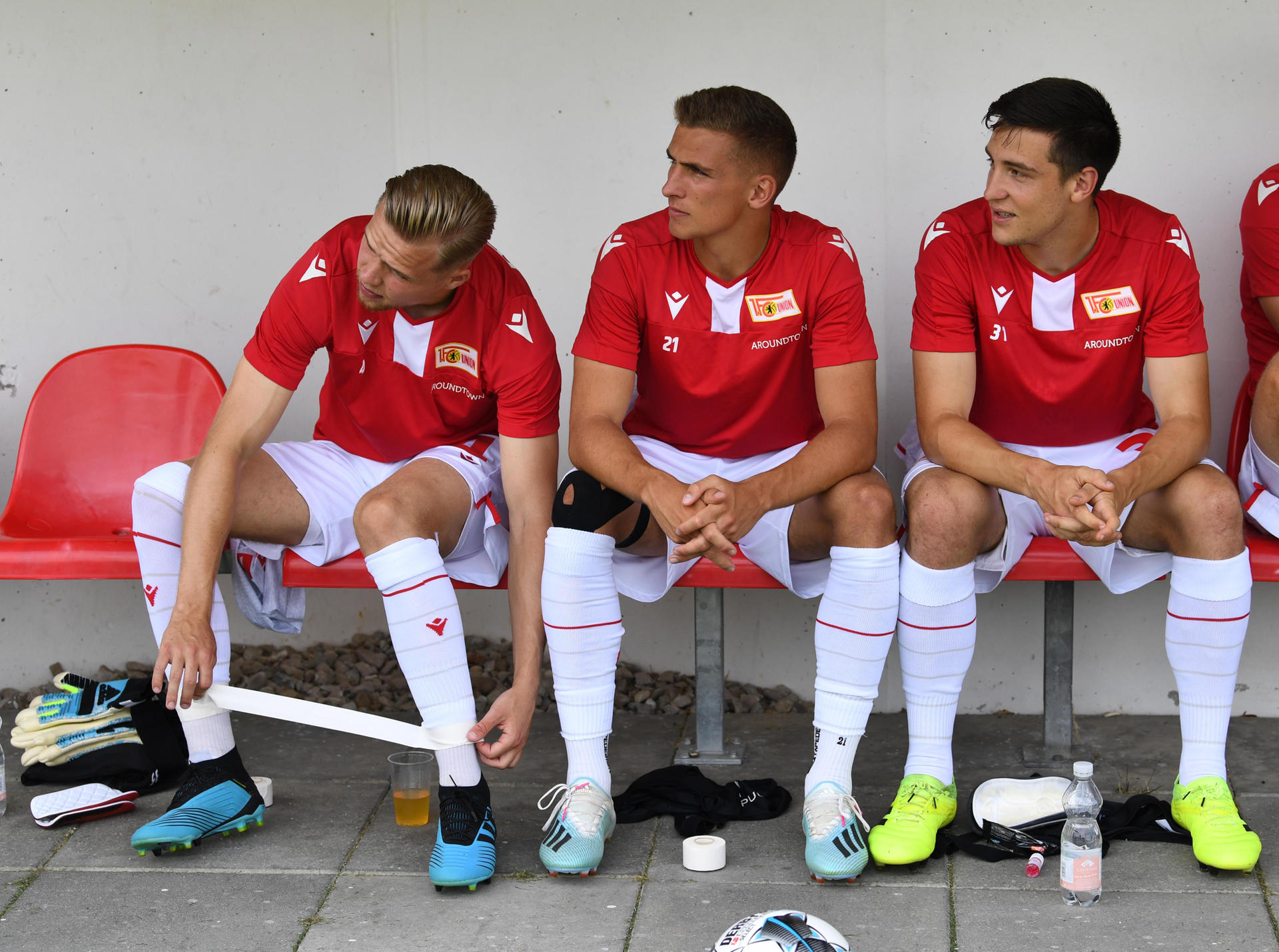Auf der Ersatzbank werden künftig mehr Spieler Platz nehmen.