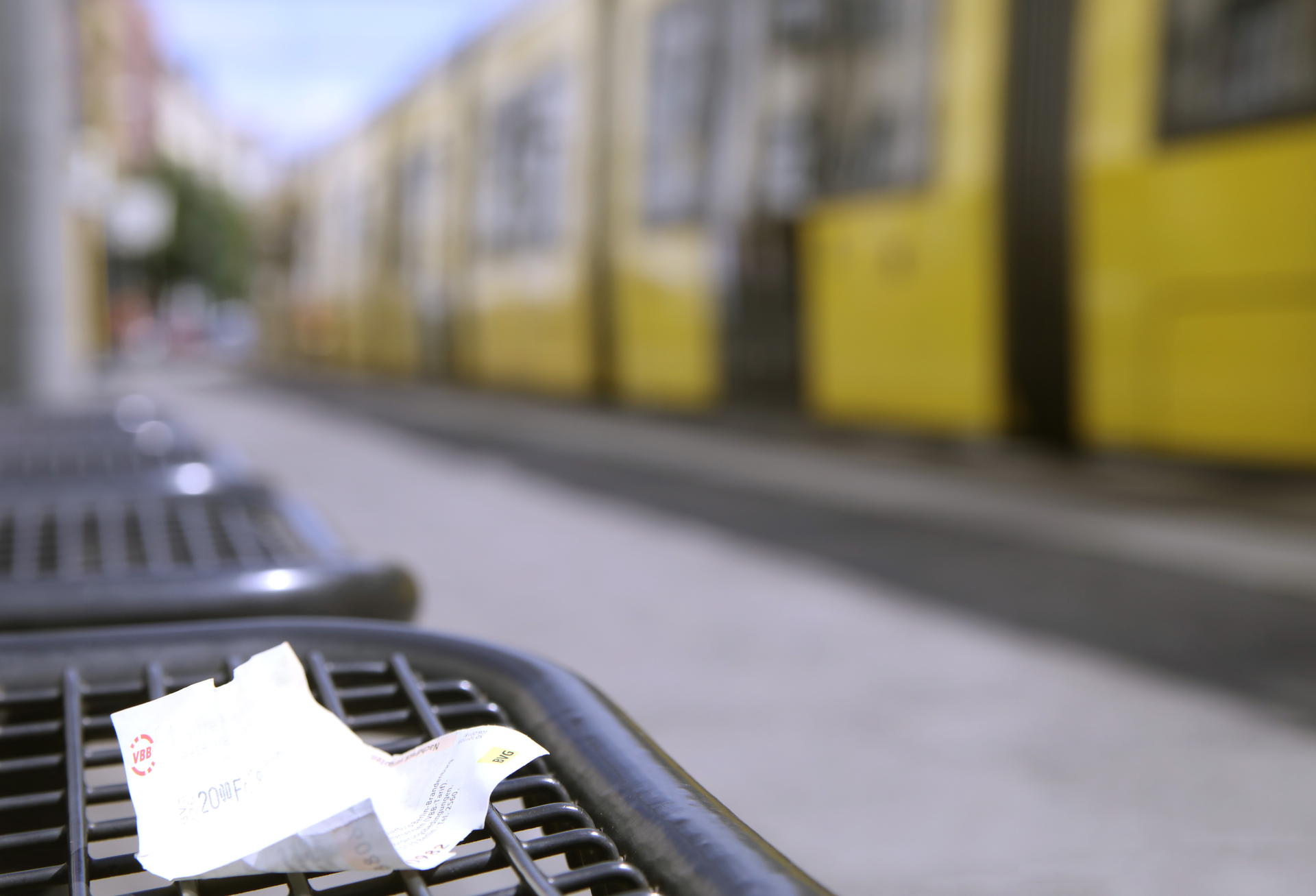 Müll in einem U-Bahnhof: Mehr Qualität im Nahverkehr wäre wichtiger, sagen Experten.
