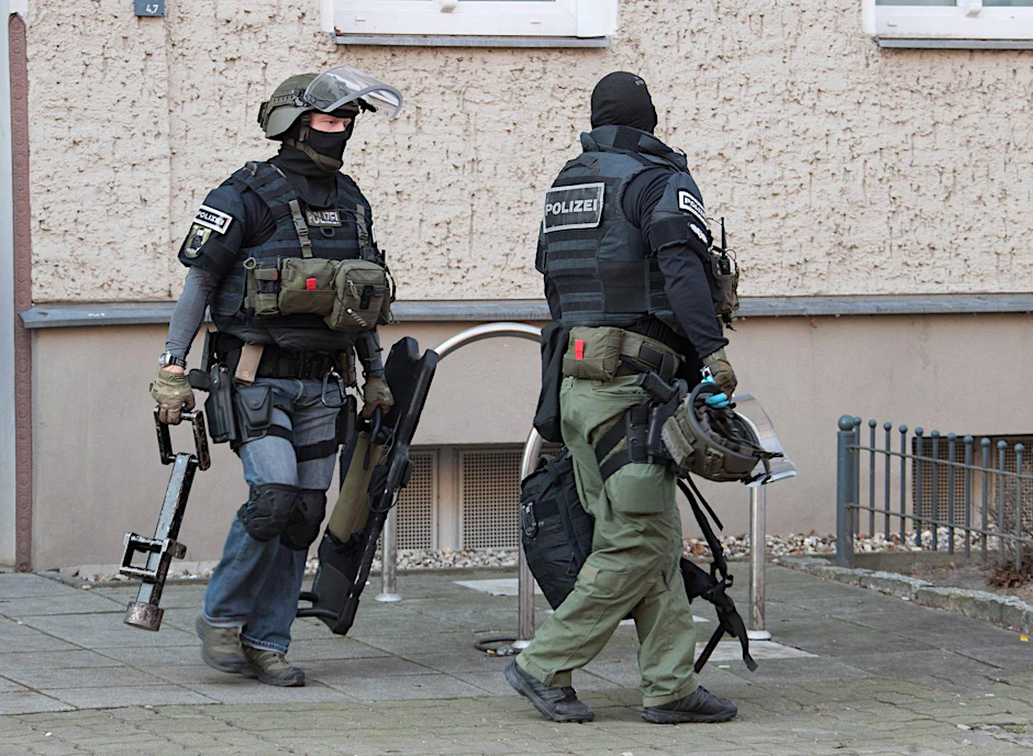Berliner SEK-Beamte bei einem Einsatz (Symbolbild).