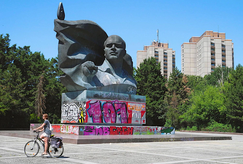Das Ernst-Thälmann-Denkmal erinnert schon seit 1986 an den KPD-Chef und Arbeiterführer.