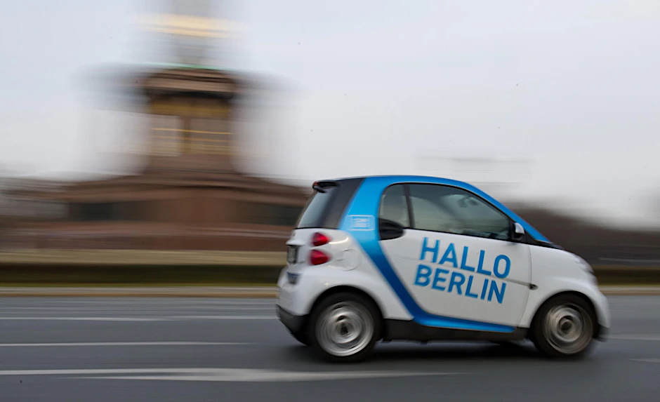 Bitte einsteigen: Carsharing-Auto an der Siegessäule im Tiergarten. 