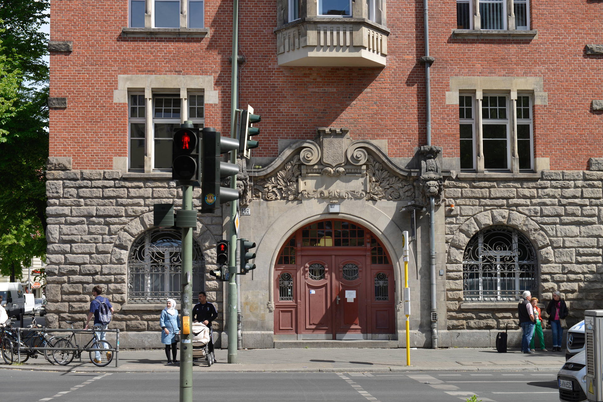 Polizeipräsidentin Slowik will Beamte von Abschnitten wie in der Sonnenallee rotieren lassen.