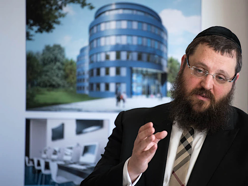 Rabbiner Yehuda Teichtal, ist Vorsitzender des Chabad Jüdischen Bildungszentrums und Rabbiner der Jüdischen Gemeinde zu Berlin.
