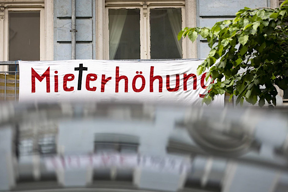 Proteste gegen Mieterhöhung: Beim Abschluss eines neuen Vertrages dürfen Vermieter die ortsübliche Miete nur um zehn Prozent überschreiten (Symbolbild).