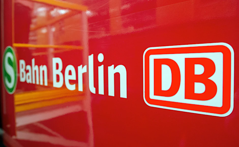 S-Bahn und Deutsche Bahn Logos. (Symbolbild)