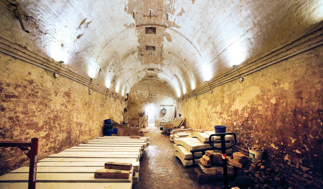 Der Fluchttunnel, 1970/71 angelegt und verraten, befindet sich nahe dem alten Tunnelgewölbe der ehemaligen Oswald-Berliner-Brauerei unter der Brunnenstraße. 