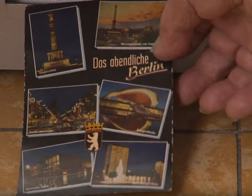 Die Postkarte mit Motiven aus dem Westen Berlins, aufgenommen um 1970 herum.
