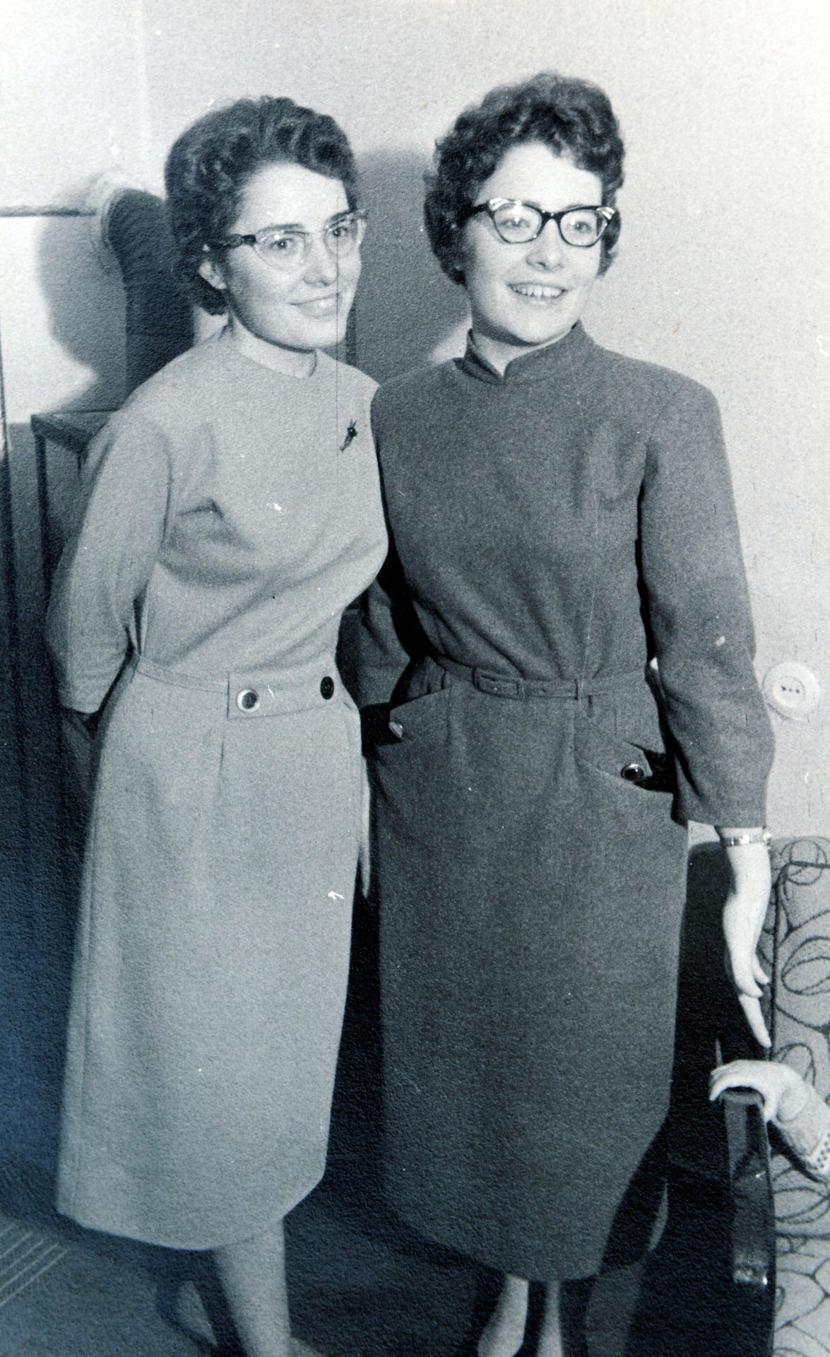 Vor 66 Jahren: Ingrid (li.) und Brigitte als Teenager. Sie besuchten die gleiche Schule. 