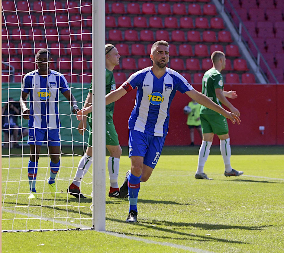 Volltreffer: Vedad Ibisevic feiert beim Regionalligisten Eichstätt.
